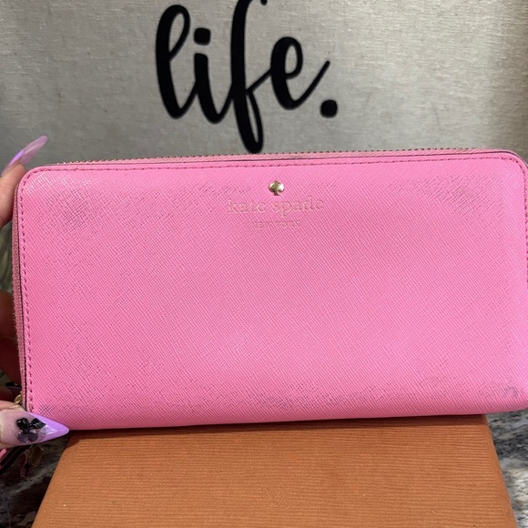 Kate Spade Vibrant Pink Zip Wallet - Picture 1 of 4